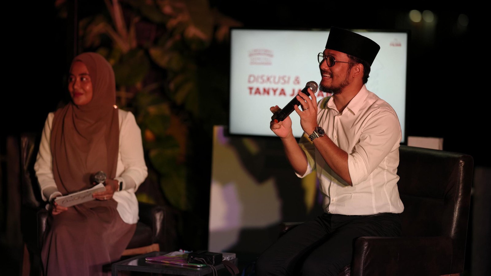 Calon Wakil Walikota Cilegon, Fajar Hadi Prabowo saat diskusi Merdeka Bicara bersama generasi millenial Cilegon